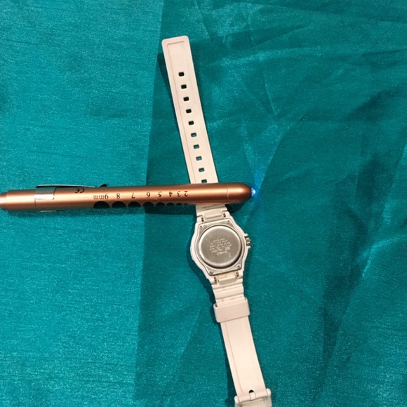 Nursing watch and flash light - Picture 3 of 4